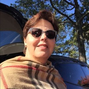 Meet your Posher, Laura